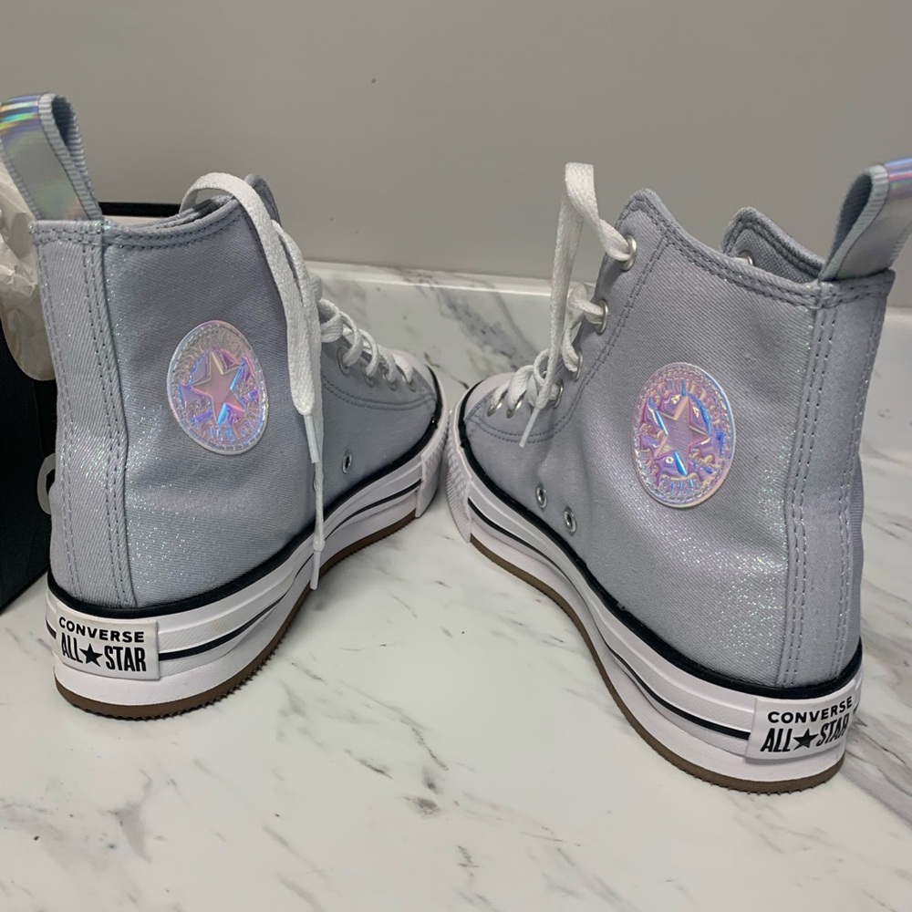 NWT youth 5.5 converse